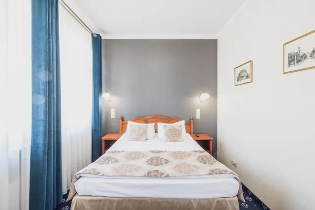 جناح، Hotel Europejski 1/9
