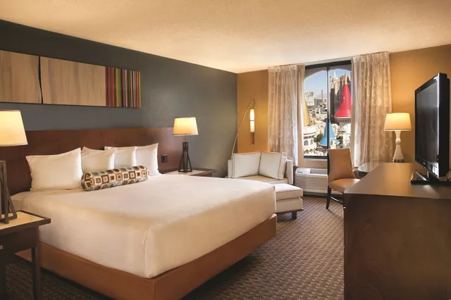Room, King Bed, Royal Tower، Excalibur Hotel and Casino 5/9