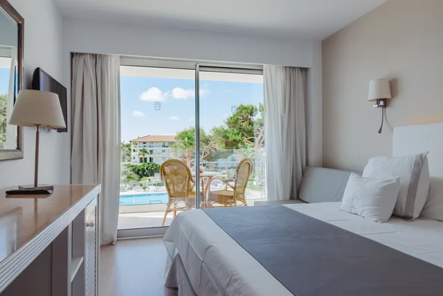 Room, Double or Twin Bed, Lateral Side Sea View، Playa Esperanza Resort 2/10