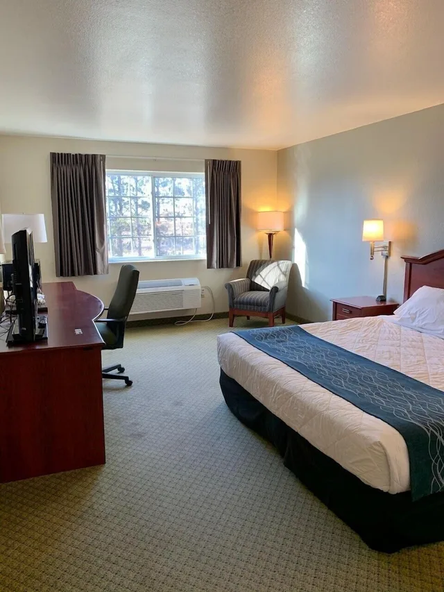 جناح بسرير كينج مع أريكة، Crossings by GrandStay Inn & Suites 5/10