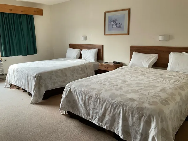 غرفة قياسية بسريرين كوين بإطلالة على البحيرة، Great Northern Motel 2/4