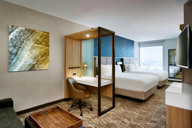 جناح بسريرين كوين مع سرير سحّاب إضافي مع أريكة لذوي الإعاقة، SpringHill Suites by Marriott Cottonwood 2/6