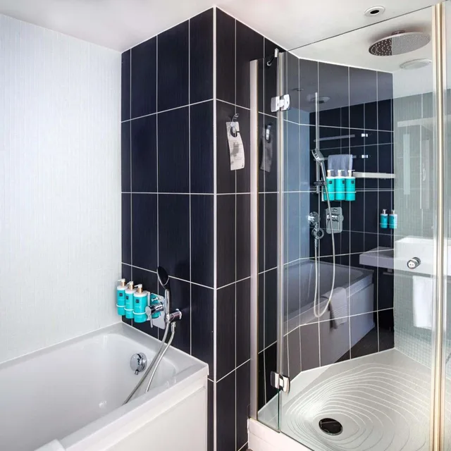 غرفة تنفيذية بسرير كوين بشرفة، Novotel Suites Paris Issy Les Moulineaux 4/5