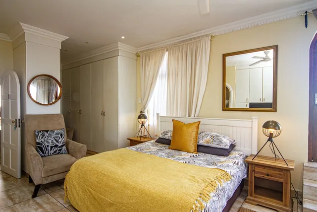 غرفة تنفيذية بسرير كينج وسريرين منفصلين بإطلالة على البحر، La Loggia B&B 1/5