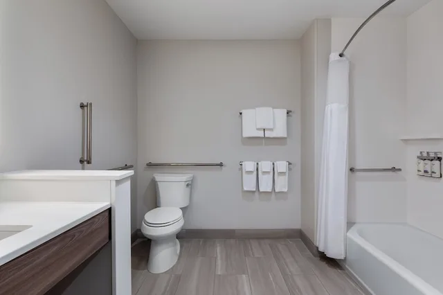 Holiday Inn Express & Suites Westfield Indianapolis by IHG، ويستفيلد 50/50