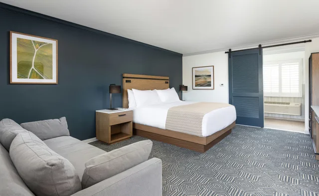 غرفة بسرير كينج مع أريكة، The Hadsten Solvang, Tapestry Collection by Hilton 1/1