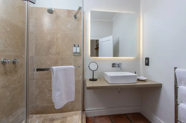 1 Bedroom, Standard, Twin Beds, Pool Side, Pool Access، Auberge Burgundy Guest House Hermanus 2/2