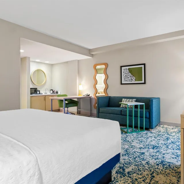 استوديو بسرير كينج بشرفة، Hampton Inn Suites St Petersburg Downtown 2/7