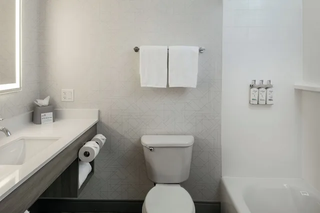 جناح بسرير كينج مع أريكة، Holiday Inn Express Corvallis-On The River 6/7