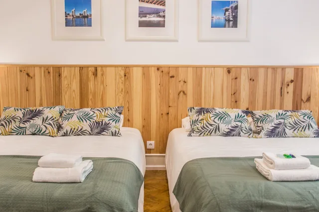 جناح عائلي بسريرين مزدوجين بحمام خاص، Home Out Rooms and Apartments 1/4