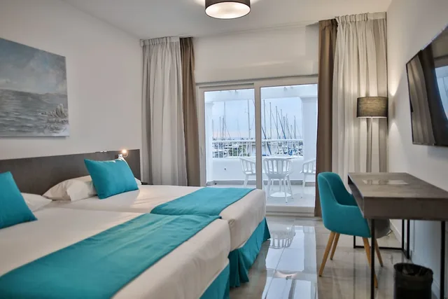غرفة بريميوم بسريرين منفصلين بإطلالة على المرفأ بشرفة، Moon Hotel Spa 2/9