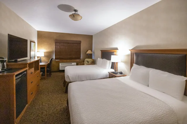 Expanded, 2 Queen Beds, Sofa، Stoney Creek Hotel Quad Cities 1/2