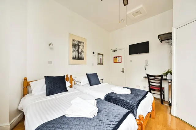 غرفة بسريرين منفصلين، City London Hotel 2/10