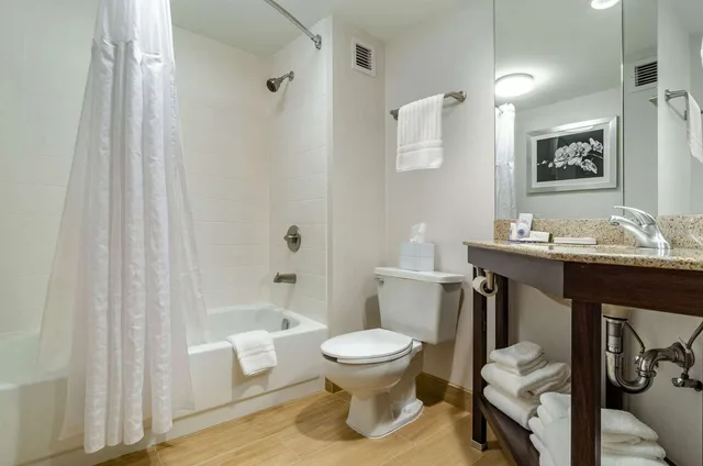 غرفة بسريرين كوين، Comfort Inn Raleigh Midtown NC 5/5