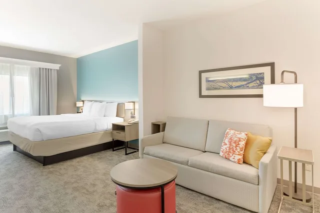 جناح بسرير كينج مع أريكة، Comfort Inn and Suites Davenport Quad Cities 5/7