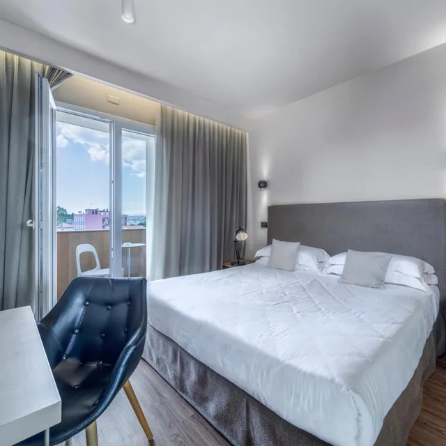S Suite, Triple, Hotel Select Suites & Spa 2/10