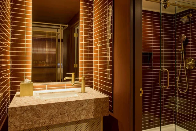 غرفة بسريرين كوين في طابق مرتفع، Renaissance Austin Downtown Hotel 6/11