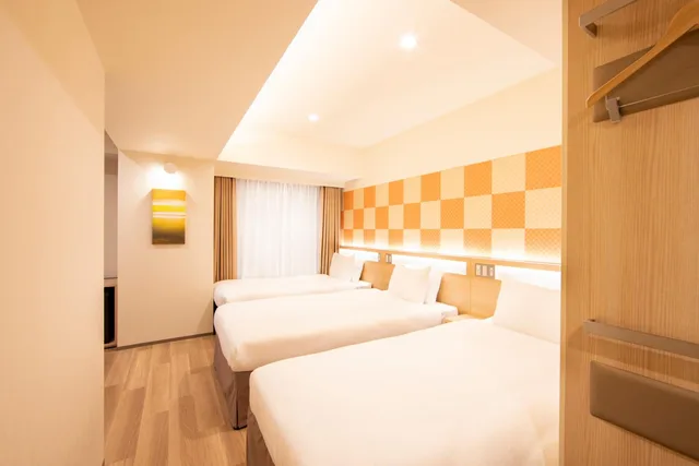 غرفة عائلية ثلاثية بثلاثة أسرّة، Karaksa Hotel Tokyo Station 1/2