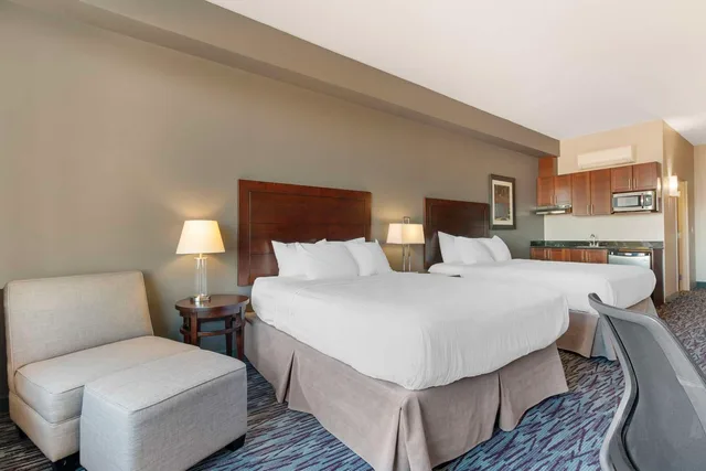 غرفة بسريرين كوين بمطبخ صغير، Best Western Brandon Inn 3/4