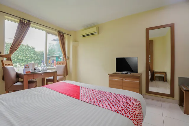 غرفة ديلوكس بسرير مزدوج، OYO 918 Hotel Senen Indah Syariah 1/7