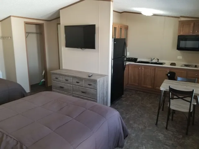 جناح استوديو بزنس بسريرين مزدوجين، Elite Cabins and RV Park 4/5