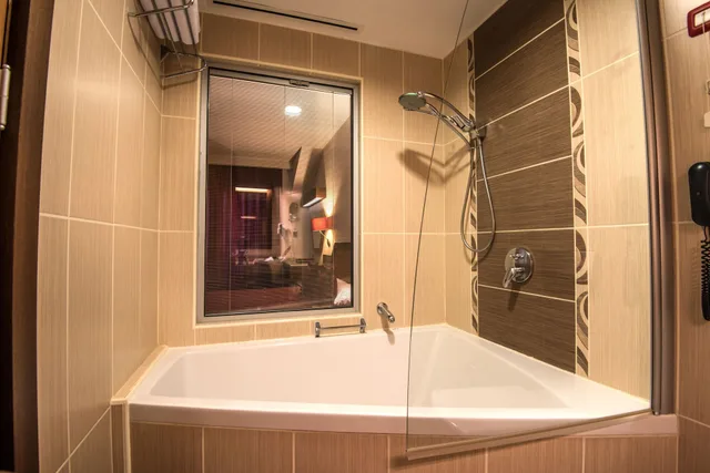 جناح غراند بسرير كينج بإطلالة على البحر، Hotel Hegsagone Marine Asia 4/6