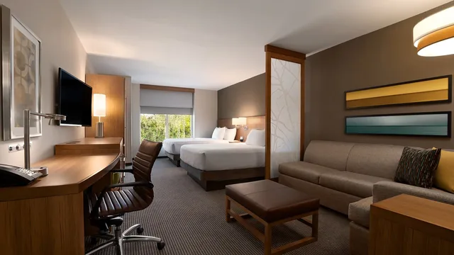 غرفة ديلوكس بسريرين كوين مع أريكة، Hyatt Place Houston / The Woodlands 6/10