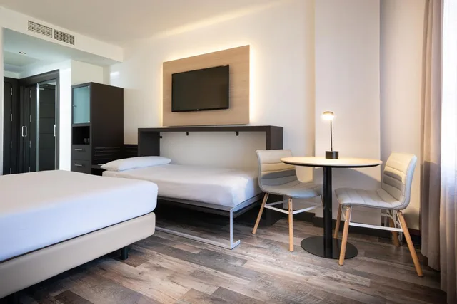 غرفة ثلاثية، Hotel Cadiz Paseo Del Mar Affiliated By Melia 6/10
