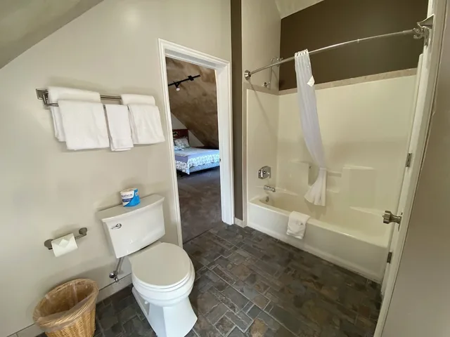 جناح بسرير كينج وسريرين كوين وسرير فردي بغرفتي نوم، Skyridge Inn Bed & Breakfast 3/5