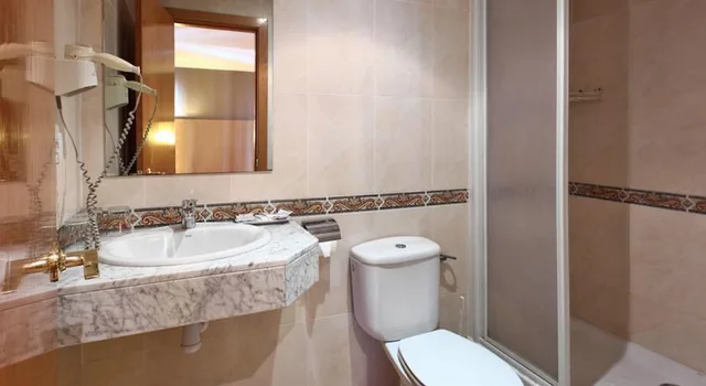 غرفة قياسية بسرير مزدوج أو سريرين منفصلين، Yomo Hostal BCN Port 3/4