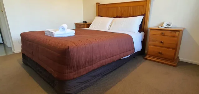 استوديو بجاكوزي، Rosewood Court Motel 9/10