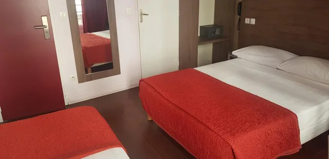 غرفة ثلاثية، Hotel Bertha 2/10