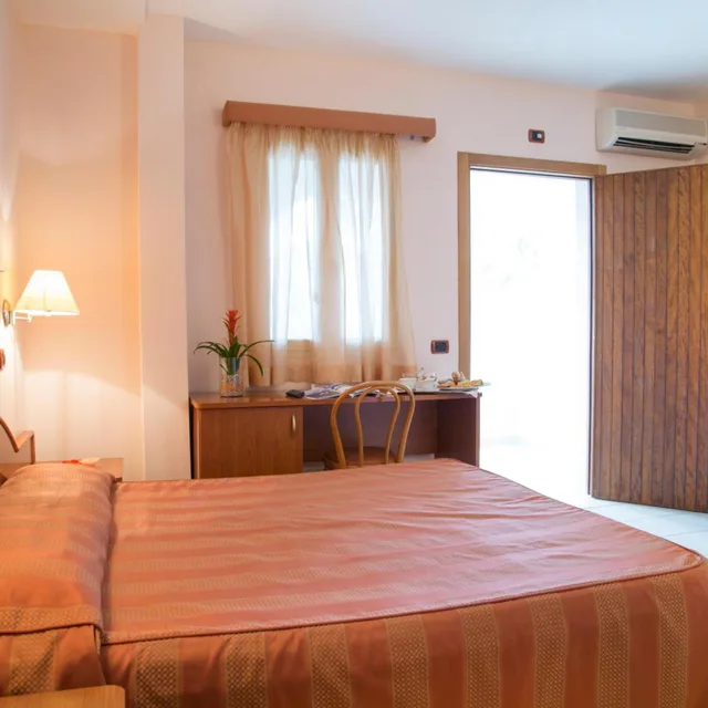 غرفة رباعية بشرفة، Garden Hotel Ripa 3/6