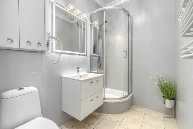 Comfort, Quadruple, Queen and Twin Beds, Private Bathroom, Stawa Hostel 5/8