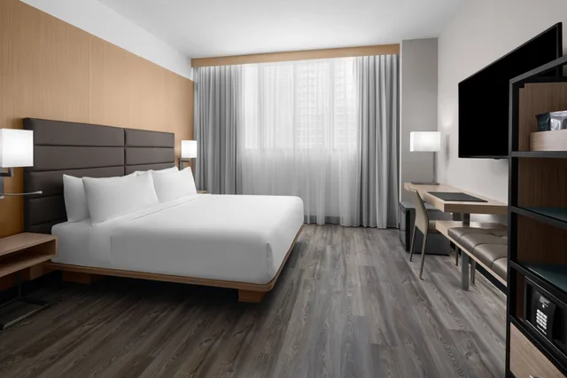 غرفة قياسية بسرير كينج، AC Hotel Miami Brickell 4/7