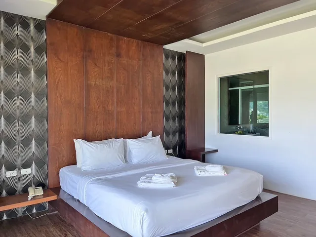 Luxury Double, Phi Phi Cliff Beach Resort 2/4