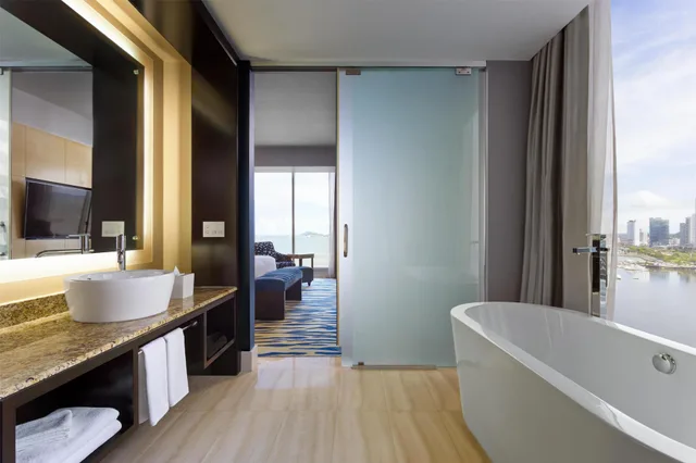 غرفة جونيور بإطلالة على البحر، Hilton Panama 4/4