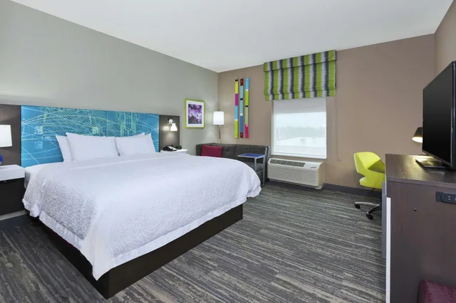 Room, King Bed, Sofa, Hampton Inn Sedalia Mo 2/3