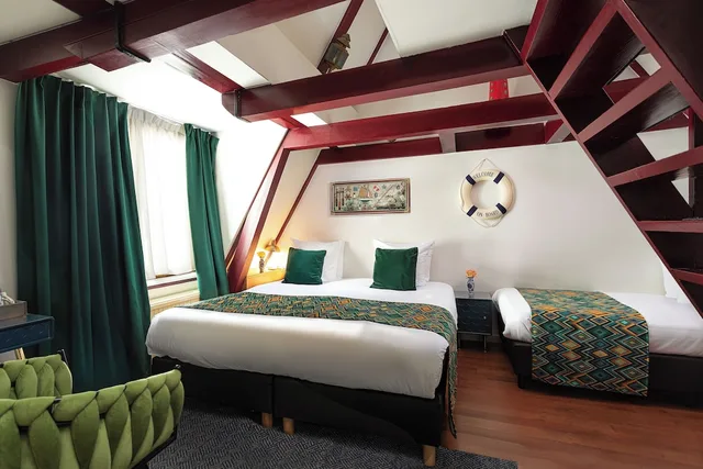 غرفة عائلية بسرير كوين وسريرين فرديين، Hotel Des Arts 7/10