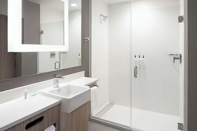 جناح بسرير كينج مع سرير سحّاب إضافي، Springhill Suites By Marriott Raleigh Garner 2/5