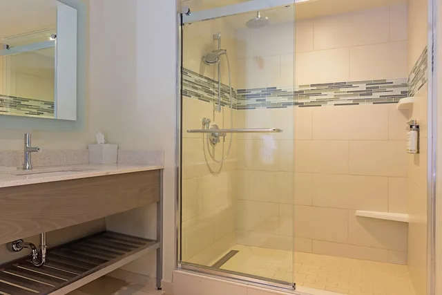 غرفة قياسية بسرير كوين لذوي الإعاقة، EVEN Hotel Norwalk 5/6