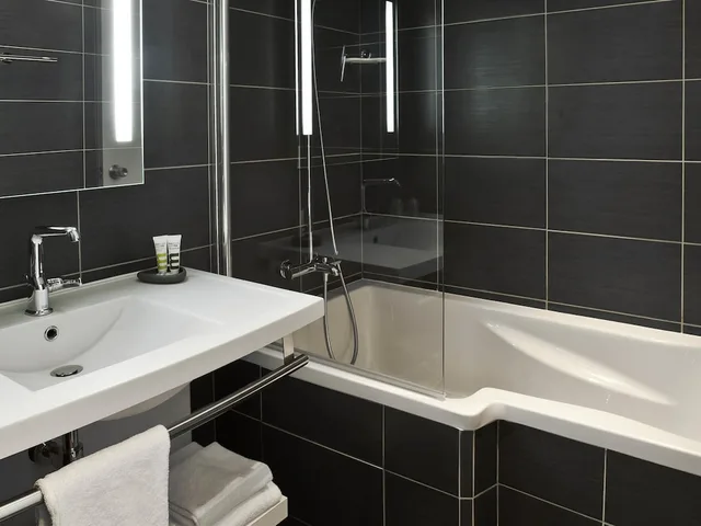 غرفة كلاسيكية عائلية بسرير مزدوج مع أريكة، Mercure Tours Nord 10/10