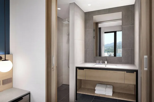 غرفة ديلوكس بسرير كينج بإطلالة على المدينة، Four Points by Sheraton Josun, Seoul Myeongdong 2/2