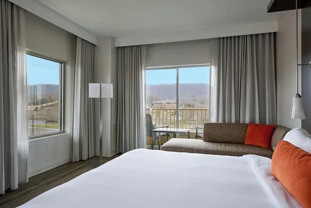 Room, King Bed, Balcony, Marriott Meadowview Conference Resort Convention Center 1/10