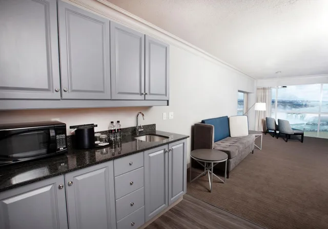 Presidential, Junior Suite, Sofa, Niagara Falls Marriott on The Falls 2/4
