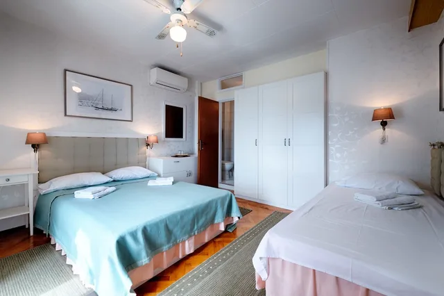 غرفة ثلاثية بثلاثة أسرّة، Mira Seafront Guesthouse 1/5