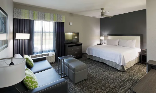 جناح استوديو بسرير كينج لذوي الإعاقة، Homewood Suites By Hilton Topeka 1/4