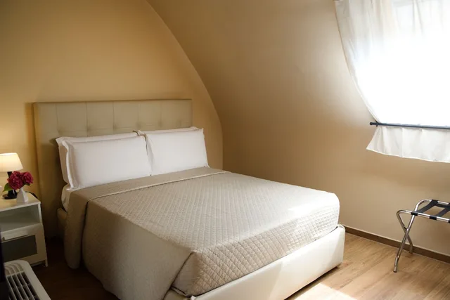 غرفة اقتصادية بسرير كوين، HOTEL VALENTINO DU PARC 1/1