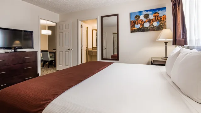 غرفة قياسية بسرير كينج بمطبخ، Best Western Pahrump Oasis 5/9