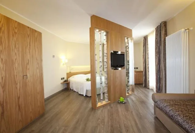 Suite, King Bed, Sofa, Harmony Suite Hotel 4/5